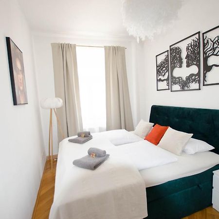 Casarina - Stilvoller Altbau In Zentraler Lage Lägenhet Dresden Exteriör bild