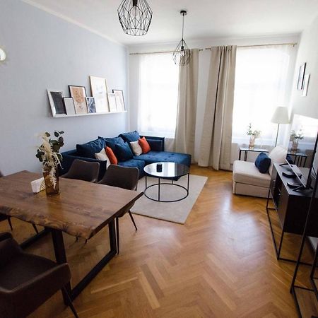 Casarina - Stilvoller Altbau In Zentraler Lage Lägenhet Dresden Exteriör bild