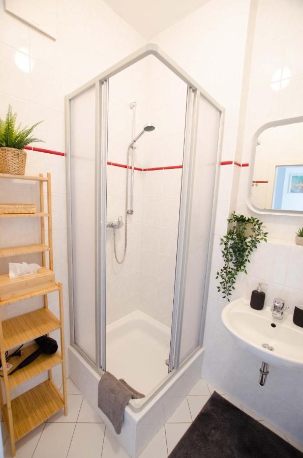Casarina - Stilvoller Altbau In Zentraler Lage Lägenhet Dresden Exteriör bild