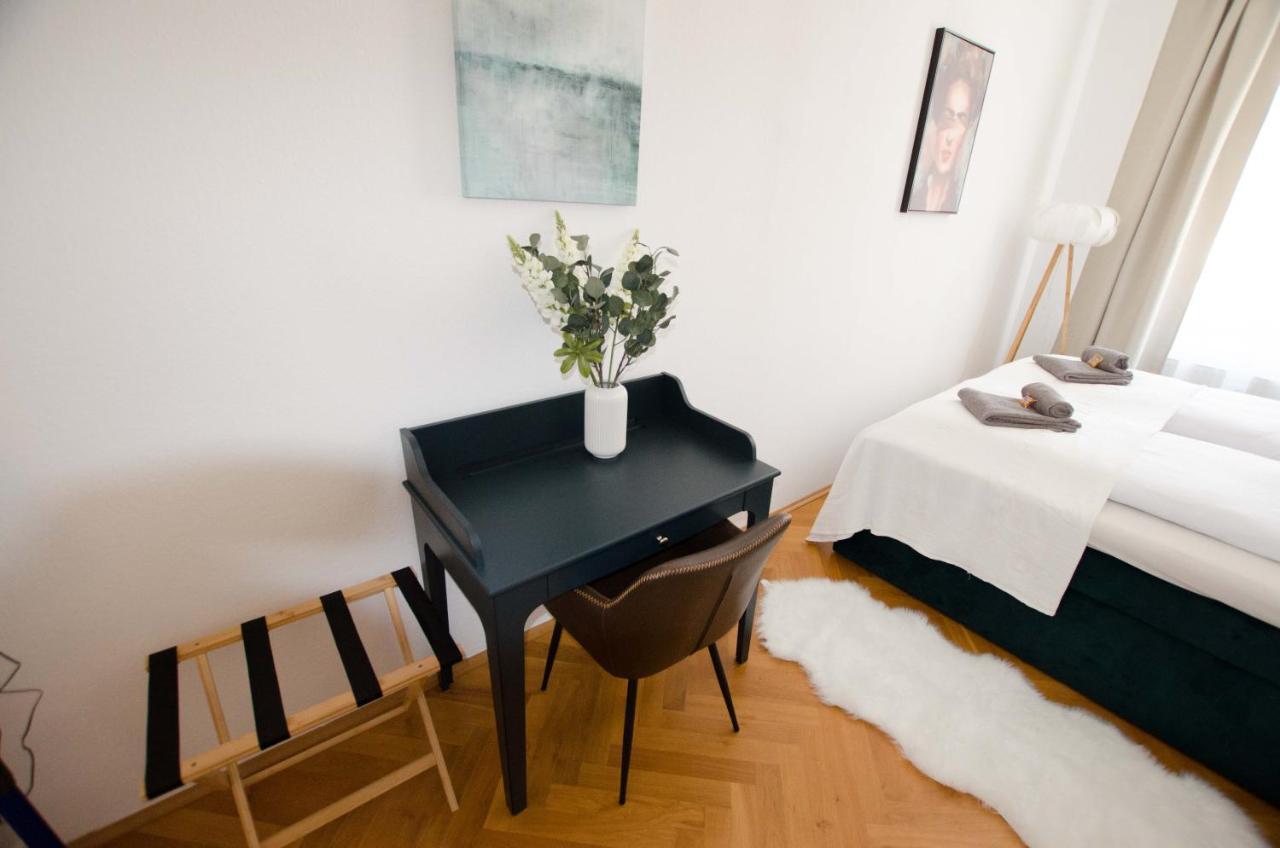Casarina - Stilvoller Altbau In Zentraler Lage Lägenhet Dresden Exteriör bild
