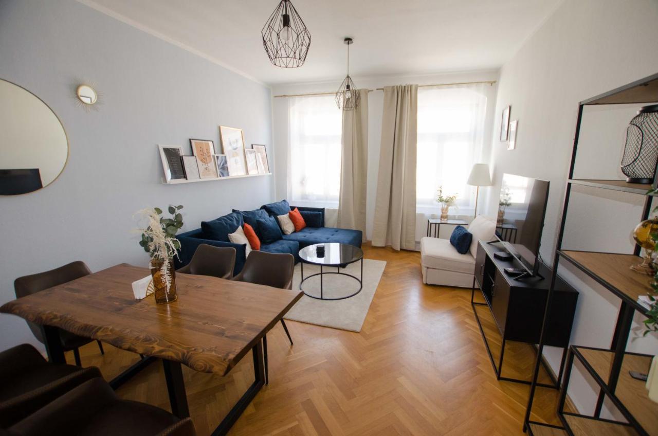 Casarina - Stilvoller Altbau In Zentraler Lage Lägenhet Dresden Exteriör bild