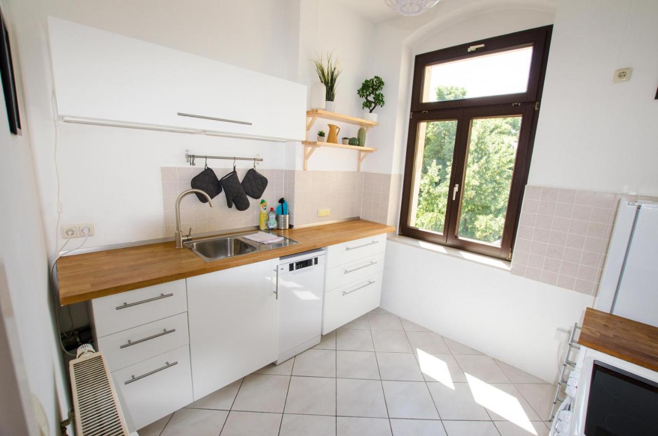 Casarina - Stilvoller Altbau In Zentraler Lage Lägenhet Dresden Exteriör bild